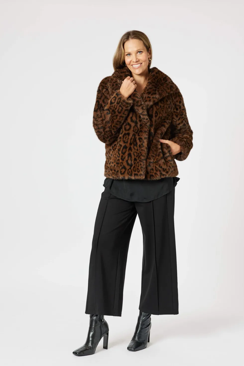 after-dark-faux-fur-jacket-a-XhRoxPjr-2.webp Knitwear|Jackets>Hammock u0026 Vine After Dark Faux Fur Jacket - Animal