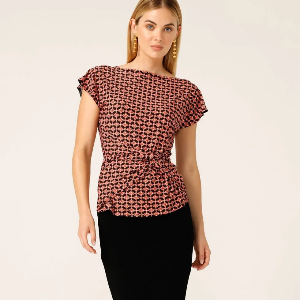 diamond-reversable-tie-top-c-SwiKgSKo-1.webp Tops|Tops>Sacha Drake Diamond Reversable Tie Top - Coral Size 8