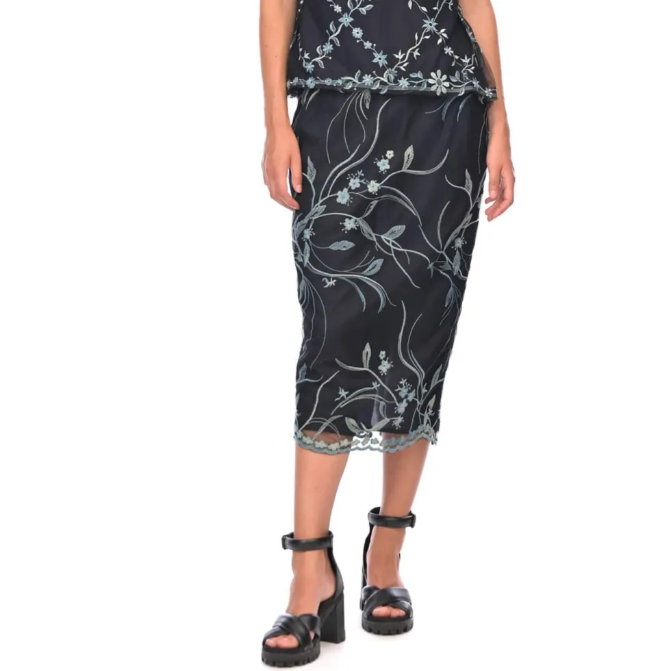 gardenia-madmen-skirt-navy-RpMKmYmn-1.webp Skirts>Megan Salmon Gardenia Madmen Skirt - Navy