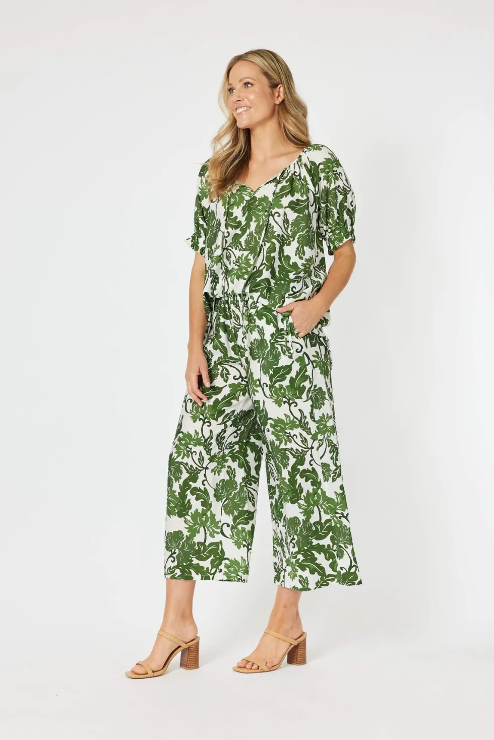 ivy-top-green-NIJpopbI-1.webp Tops|Tops>Hammock u0026 Vine Ivy Top - Green