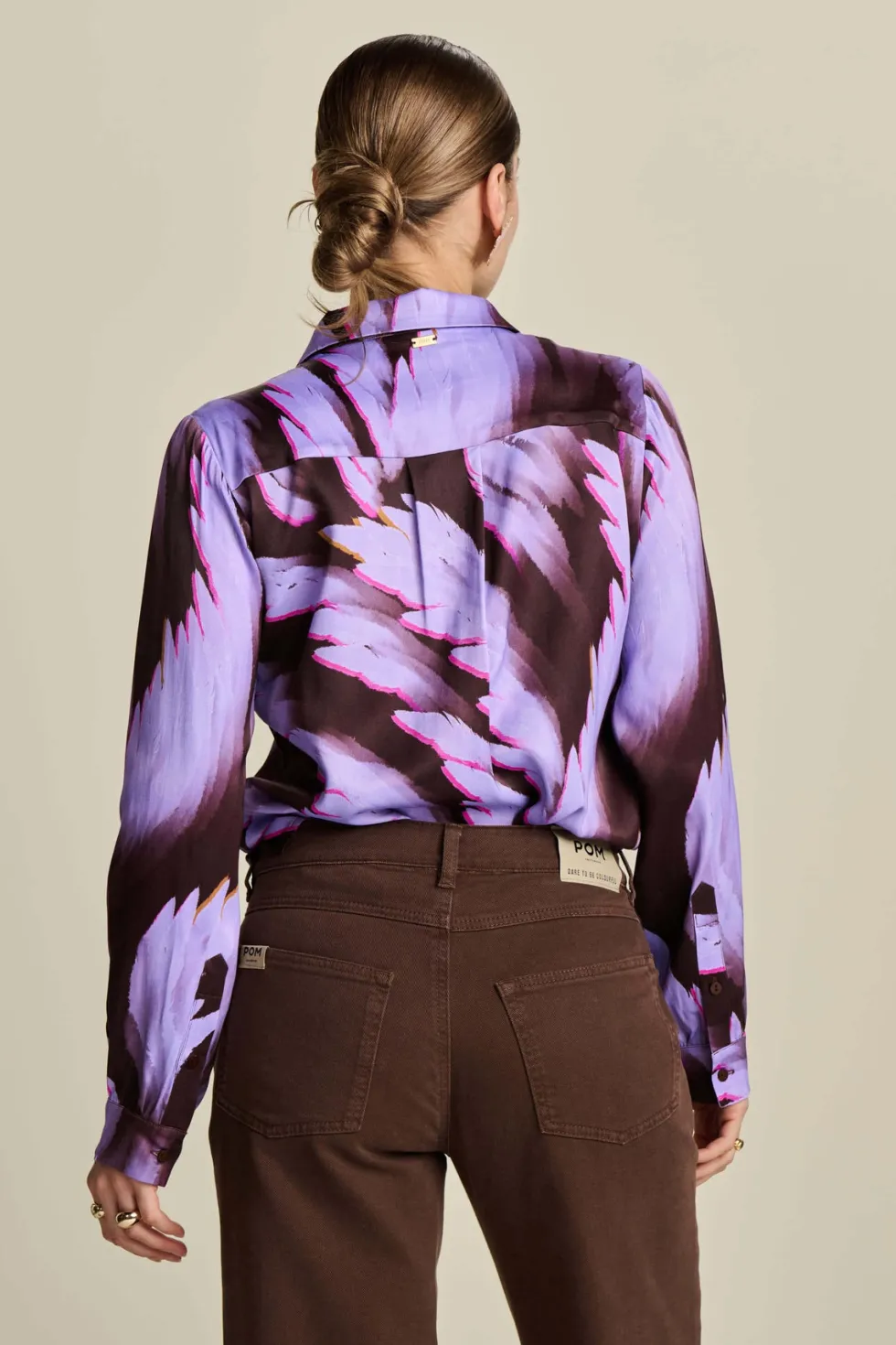mila-satin-feathers-brown-MwTXqBAD-1.webp Blouses|POM Amsterdam>POM Amsterdam Mila Satin Feathers - Brown