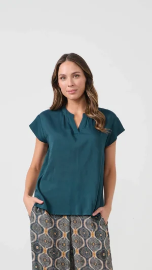 Blouses|Caju>Caju Scoop Back Hem Blouse